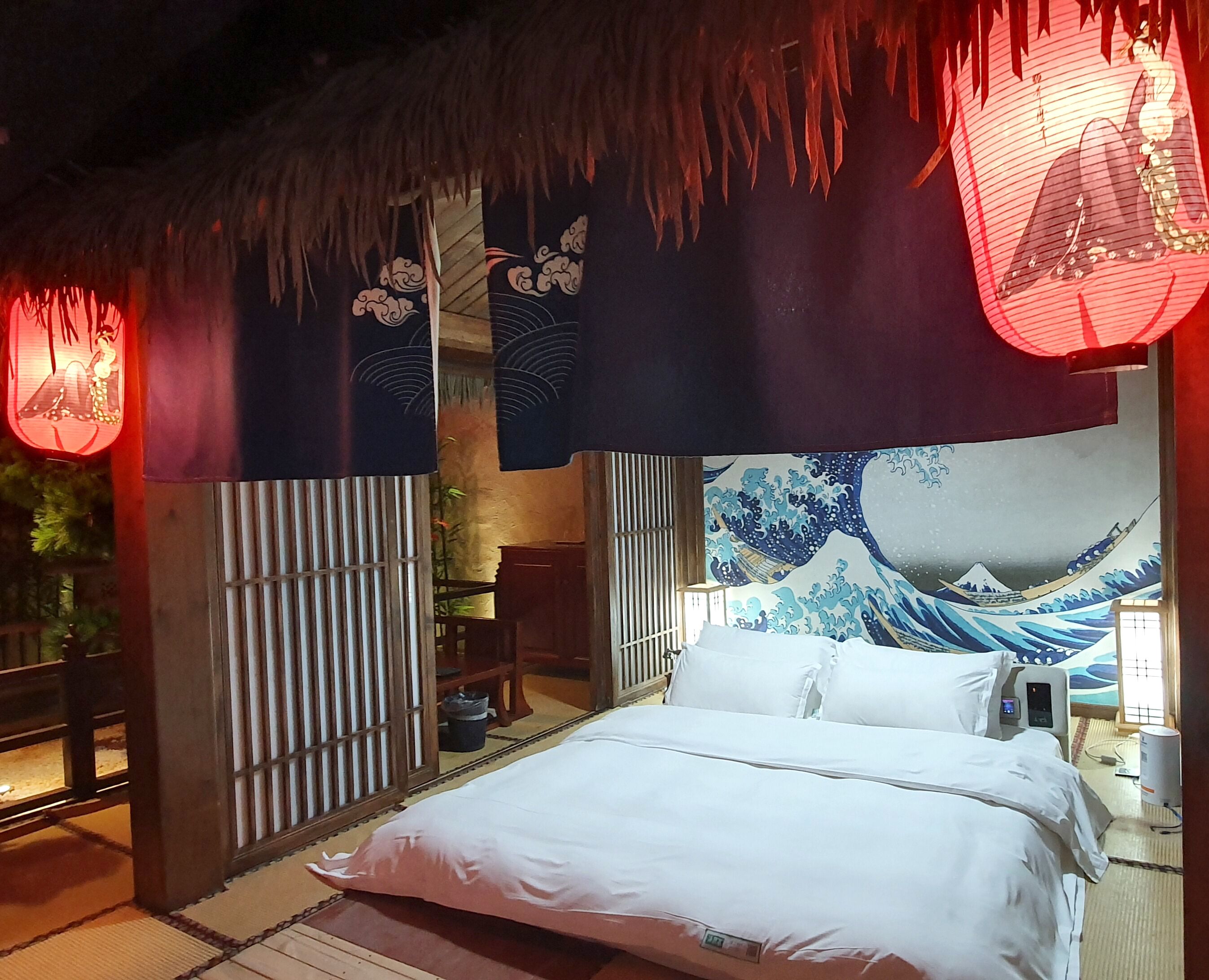 Camera | Una scrivania, Wi-Fi gratuito