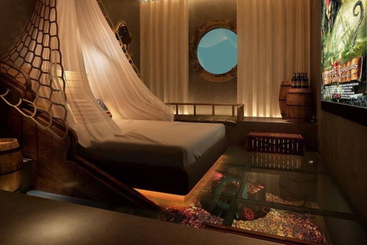 Camera | Una scrivania, Wi-Fi gratuito