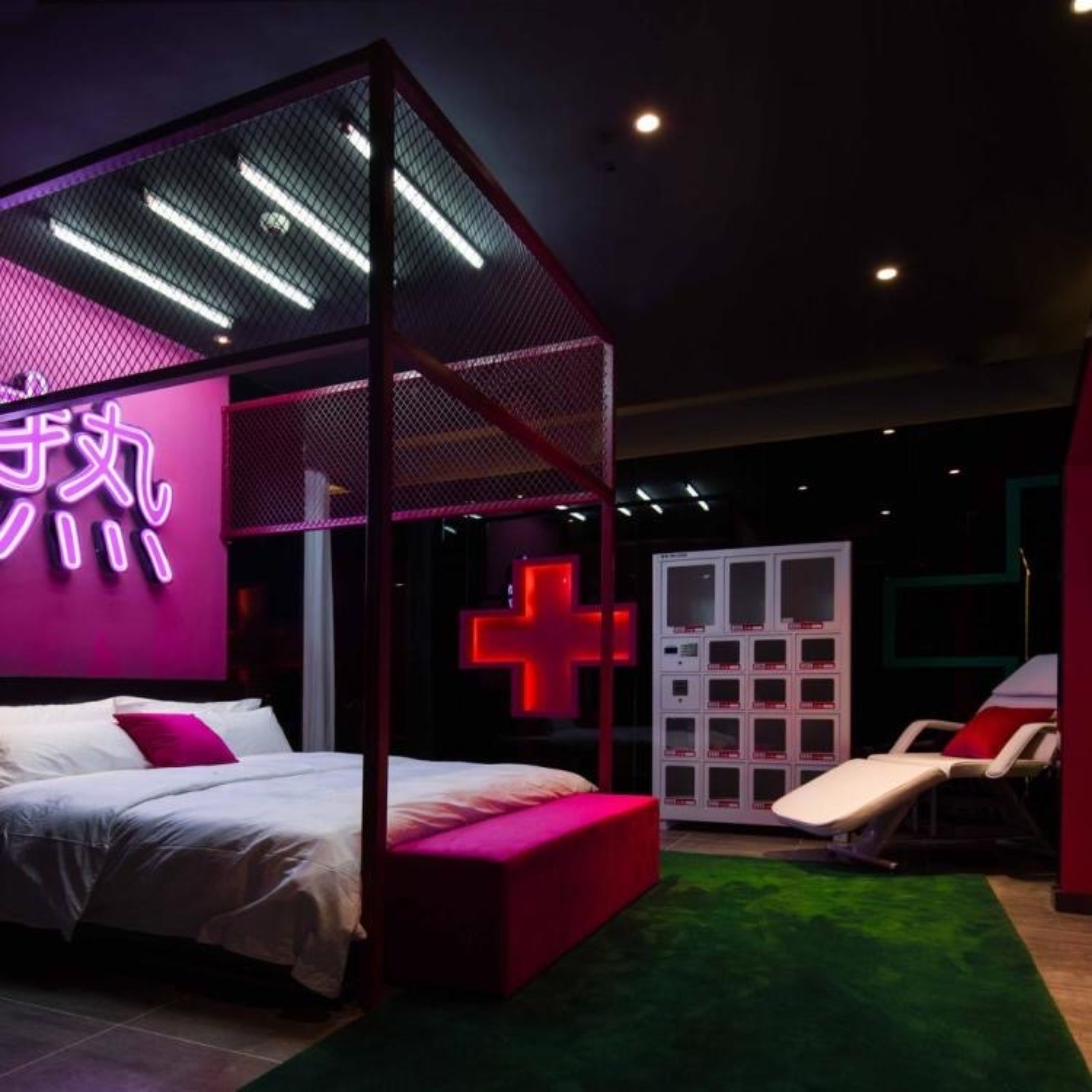 Camera | Una scrivania, Wi-Fi gratuito