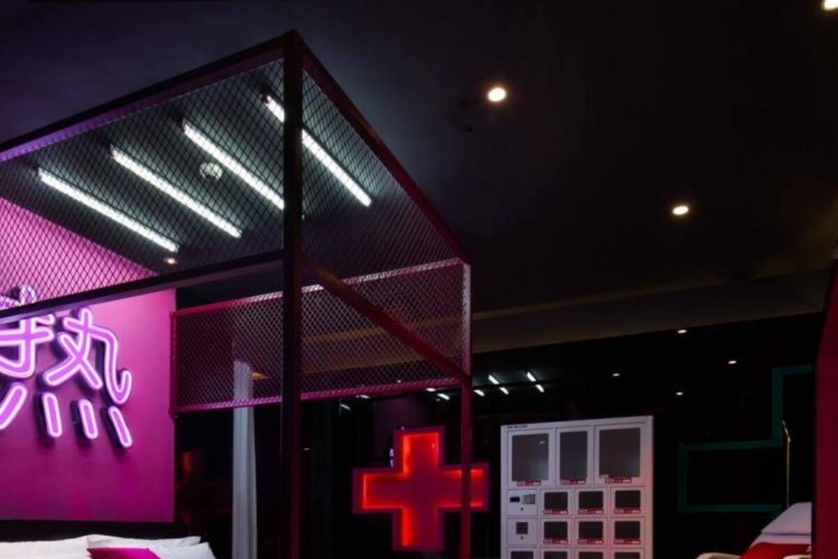 Camera | Una scrivania, Wi-Fi gratuito