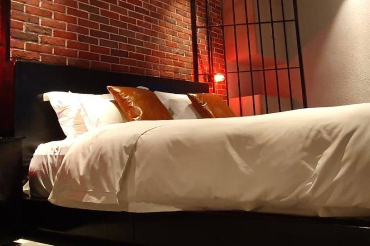 Camera | Una scrivania, Wi-Fi gratuito