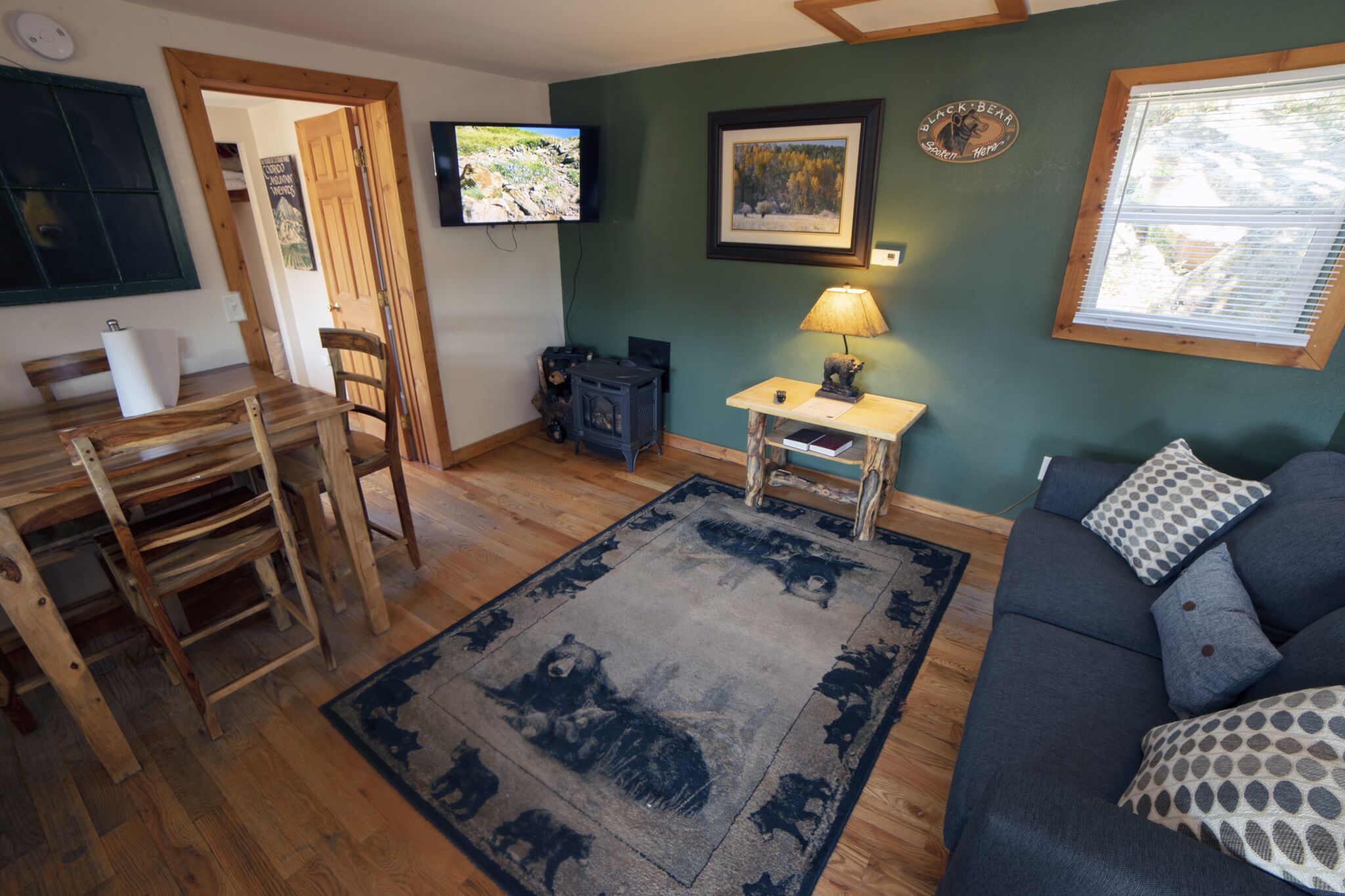 Cozy One Bedroom Cabin with Personal Hot tub