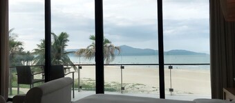 Beachfront villa 3br hyatt Regency Da Nang