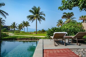 Piscine couverte, piscine extérieure