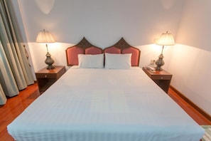 Minibar, blackout drapes, rollaway beds, free WiFi - Tangerine Ville Hotel (Fang)