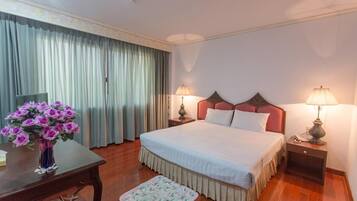 Minibar, blackout drapes, rollaway beds, free WiFi