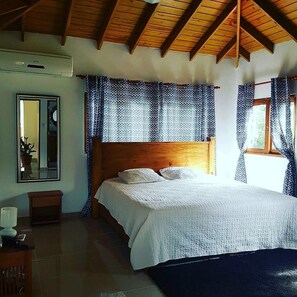 Family Villa | Select Comfort beds, free WiFi, bed sheets - Villa Lujosa (Jarabacoa)