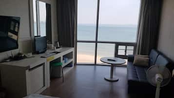 Deluxe Double Room, Sea View | Soundproofing, free WiFi