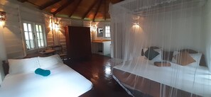 Basic Cabin, 1 Double Bed and 1 Twin Bed | Bed sheets - Kahuna B&B (Unawatuna)