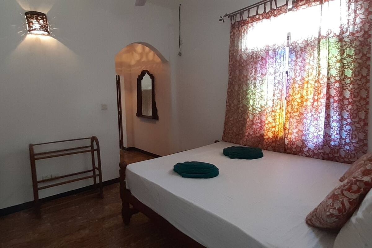 Habitación panorámica doble | 1 dormitorio y ropa de cama