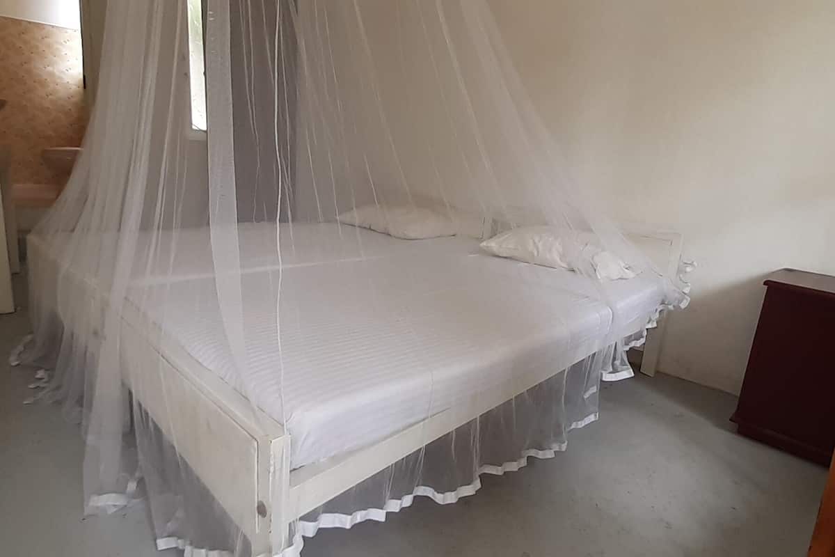Habitación económica doble | 1 dormitorio y ropa de cama