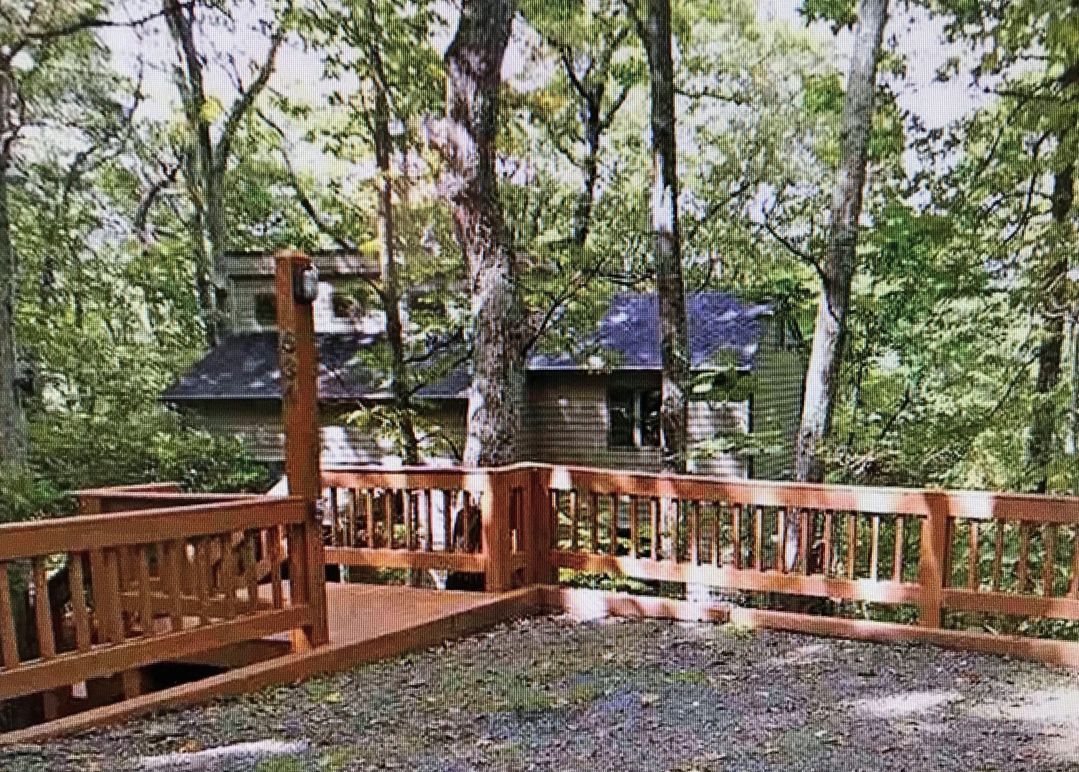 Quiet cul-de sac, walk to slopes!