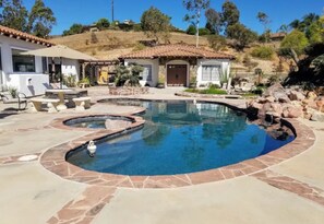 Outdoor pool, a heated pool - CALIFORNIA BREEZE in North San Diego County (Fallbrook)