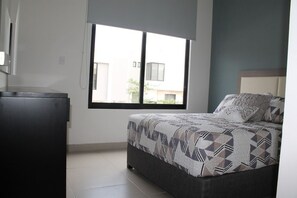 Appartement Junior | 2 chambres, rideaux d’obscurcissement, fer et planche à repasser