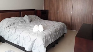 Apartamento estándar | 2 dormitorios, cortinas opacas, tabla de planchar con plancha