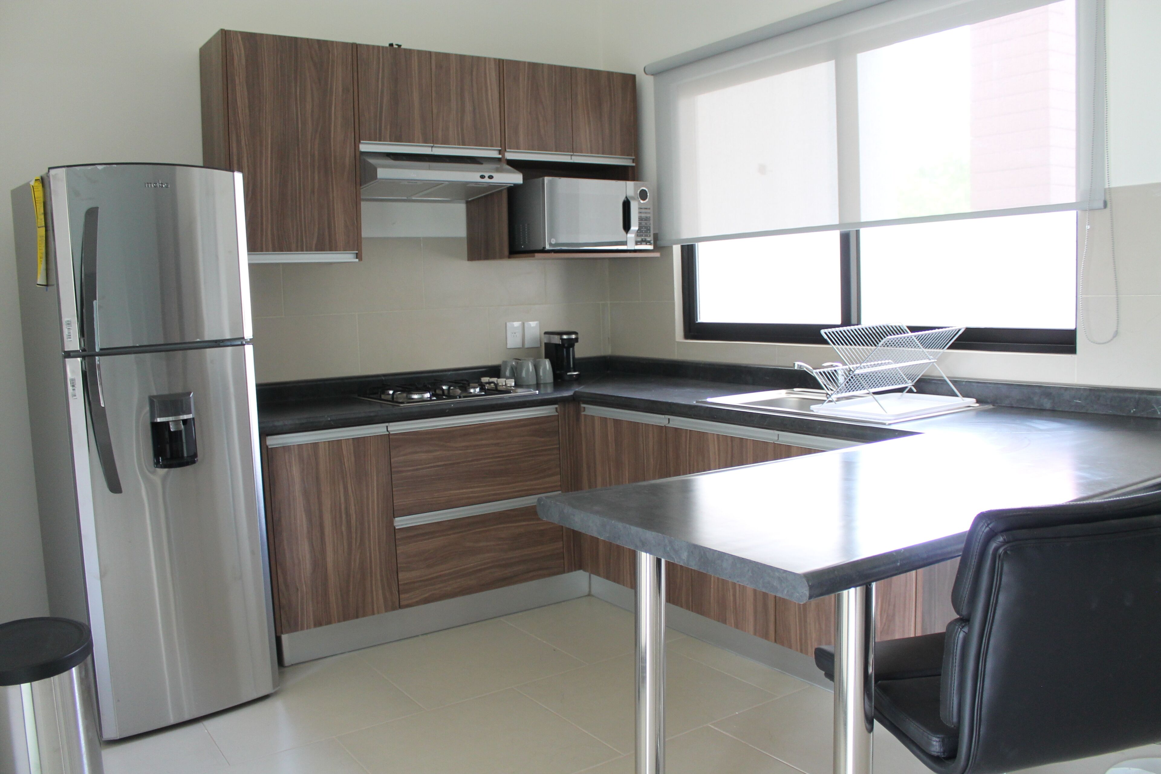 Junior Apartment | Private kitchen | Oven, cookware/dishes/utensils, freezer