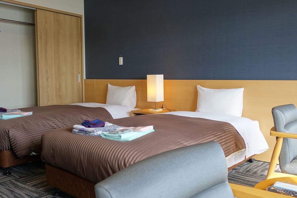 mountain view and lake view western twin room | in-room safe, free wifi