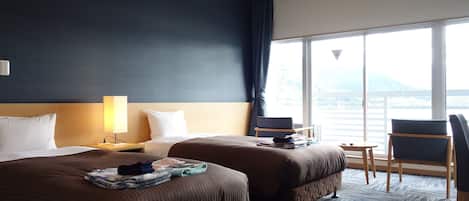 Mountain View and Lake View Western Twin Room | In-room safe, free WiFi