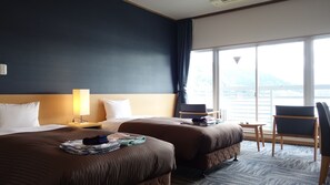 Chambre avec lits jumeaux, vue montagne (Western Style, Lake View) | Coffres-forts dans les chambres, Wi-Fi gratuit