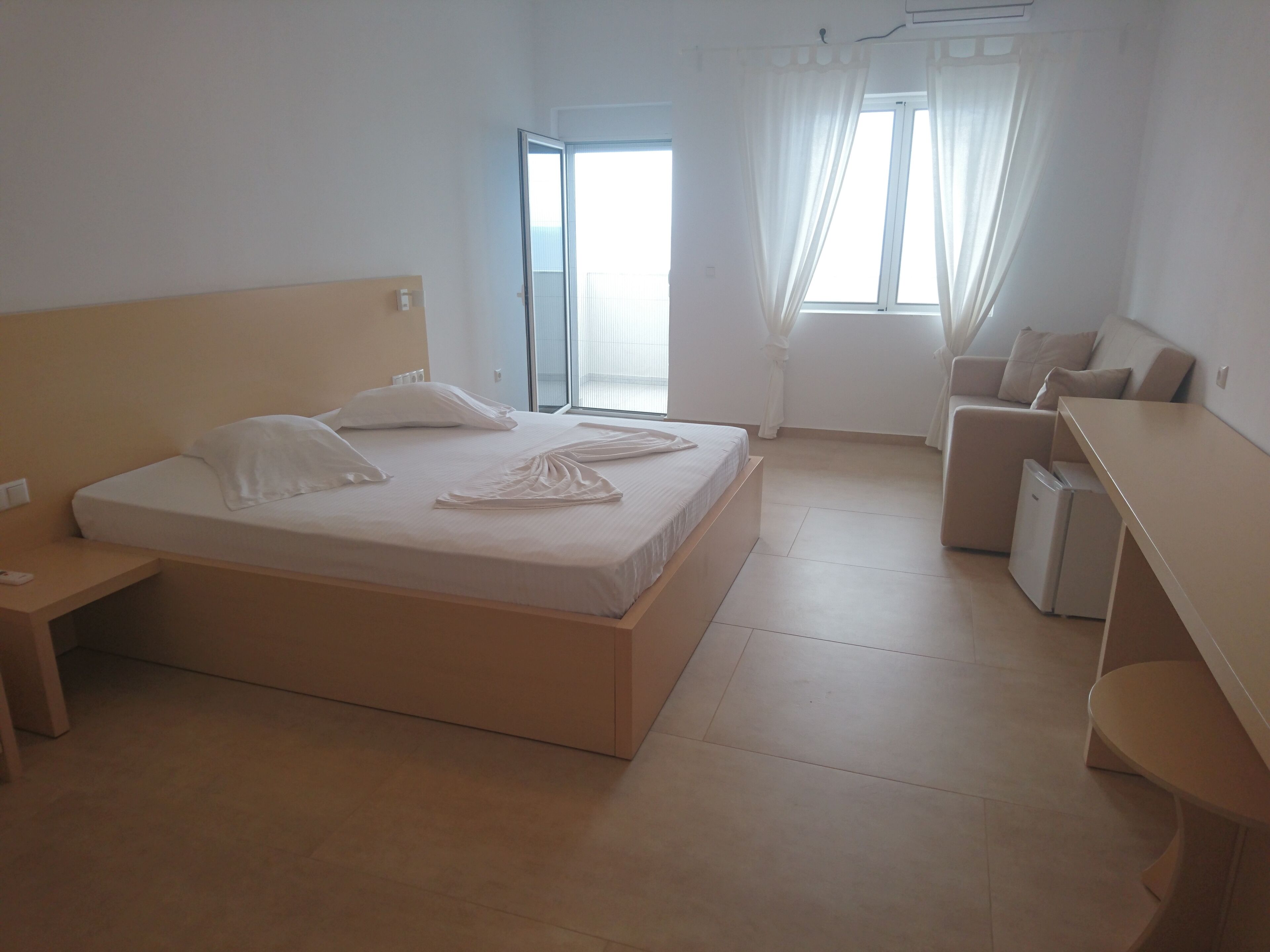 Deluxe-Zimmer, Meerblick | Kostenlose Minibar, Schreibtisch, kostenloses WLAN