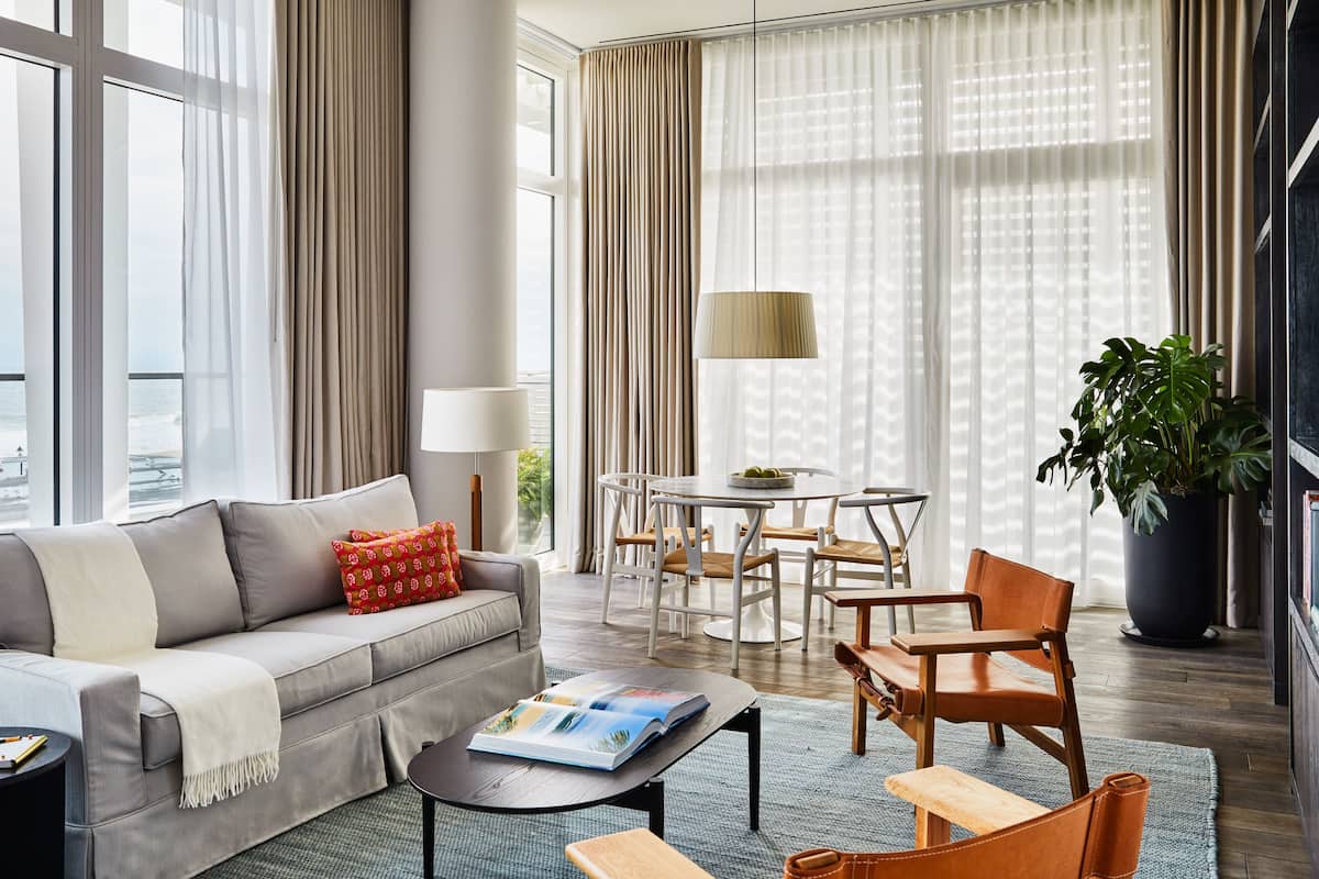 Suite, vistas al mar | Ropa de cama de alta calidad y edredones de plumas