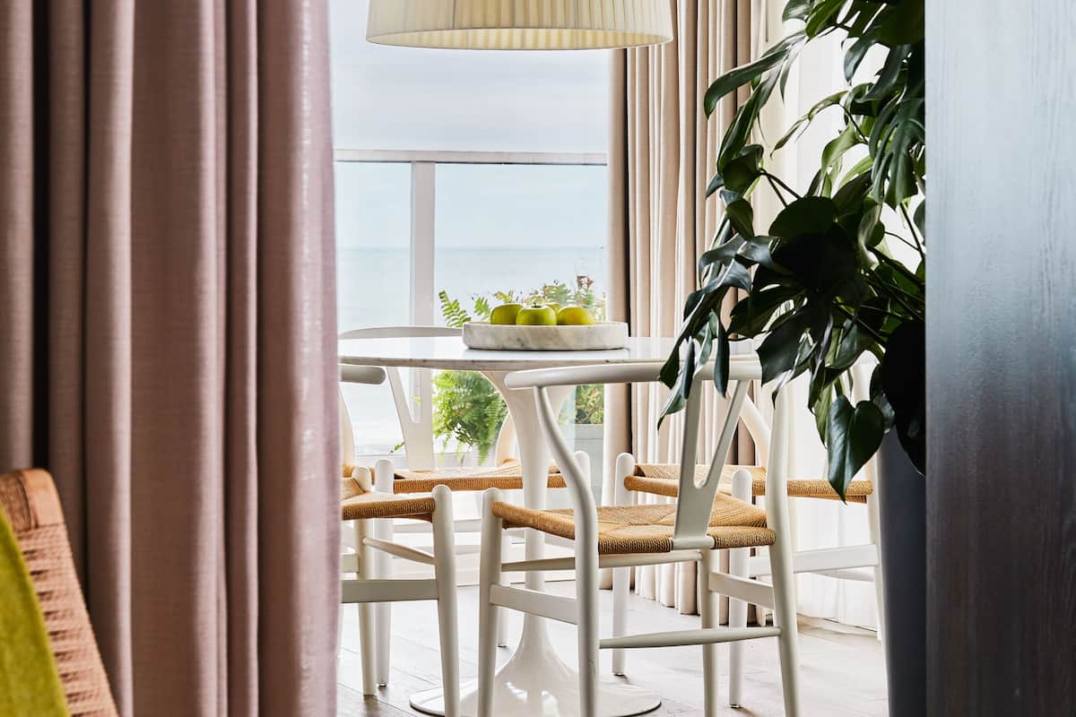 Suite, vistas al mar | Ropa de cama de alta calidad y edredones de plumas