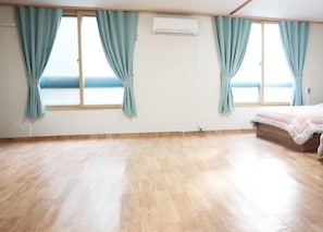 Family Room (307 & 507)