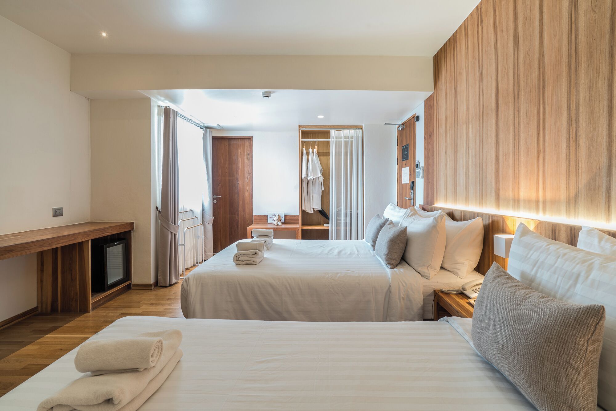 Habitación Confort con 2 camas individuales | Ropa de cama de alta calidad y caja de seguridad en la habitación 
