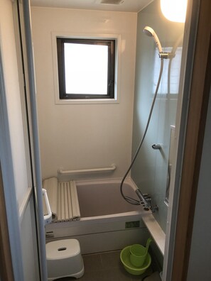 單棟房屋 (Private Vacation Home) | 浴室 | 花灑/浴缸組合、免費梳洗用品、風筒、智能廁板座廁
