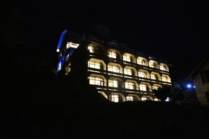 Front of property - evening/night - Hotel Snowcrests Manor (Manali)