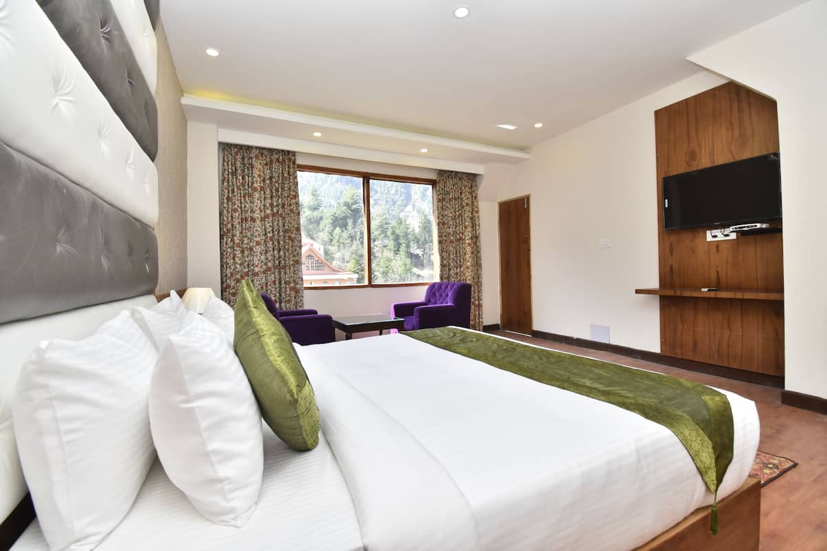 Habitación Premium | Ropa de cama de alta calidad y escritorio
