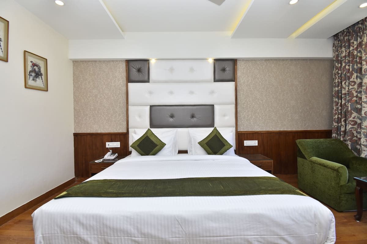 Habitación familiar | Ropa de cama de alta calidad y escritorio