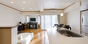 2 bedrooms, in-room safe, desk, free WiFi