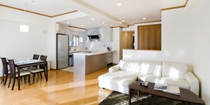 Caja de seguridad en la habitación, escritorio y wifi gratis 