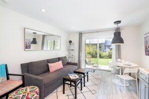 Appartement, 1 kingsize bed (Viking Lodge 114) | Woonkamer | Een flatscreentelevisie