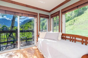 Talo, useita sänkyjä (Etta Place 108) | 2 makuuhuonetta