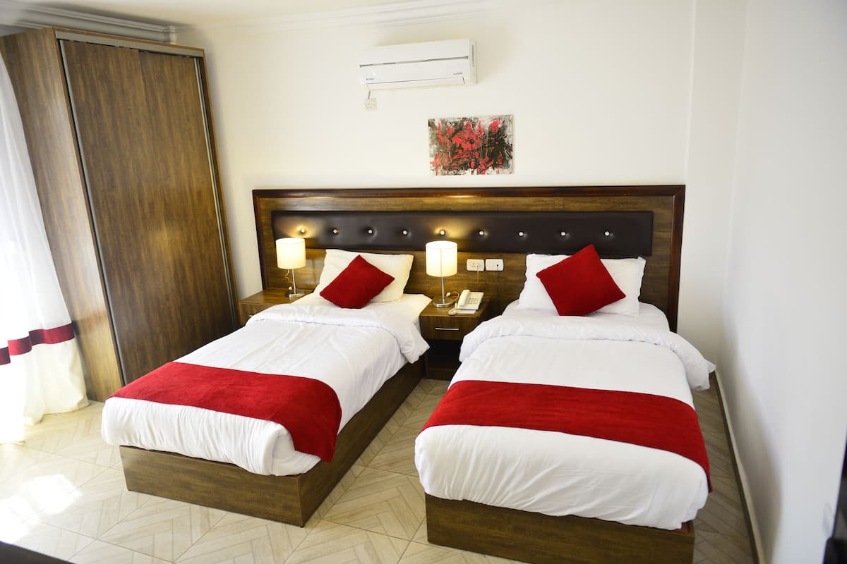 Superior Twin kamer, uitzicht op stad | Hypoallergeen beddengoed, een gratis minibar, een kluis op de kamer