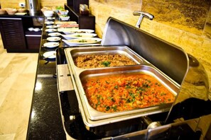 Buffet déjeuner gratuit tous les jours