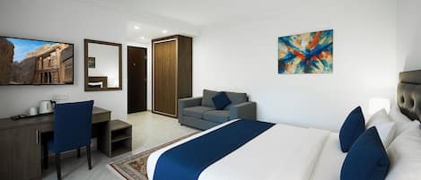 Habitación doble superior, vista a la ciudad | Ropa de cama hipoalergénica y artículos del minibar gratis