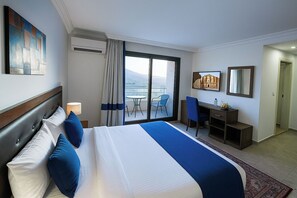 Kamar Double Superior, pemandangan kota | Seprai antialergi, minibar gratis, dan brankas