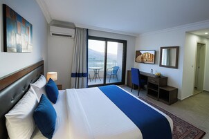 Superior Double Room, City View | Hypo-allergenic bedding, free minibar, in-room safe