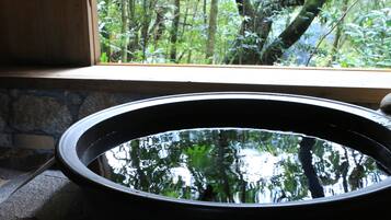 Bồn tắm spa ngoài trời