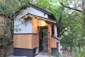 Exterior detail - Sen-no-ie (Yakushima)