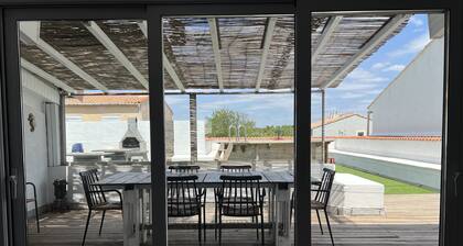 In the heart of the resort, large T4 with beautiful terrace and small private pool