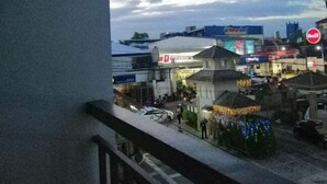 Imej tidak diklasifikasikan, 3 daripada 28, butang
