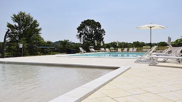 Piscine extérieure (ouverte en saison)
