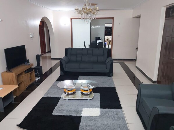 Apartment, 4 Bedrooms, Ocean View | Living room