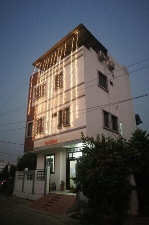 المنشأة من الخارج