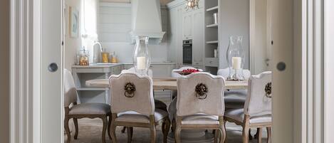 Villa, 4 chambres | Coin séjour