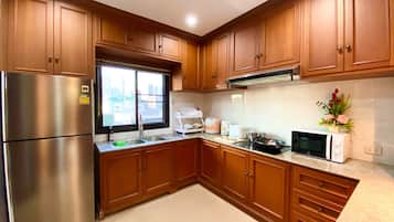 3 Bedrooms Apartment | Private kitchen | Cleaning supplies